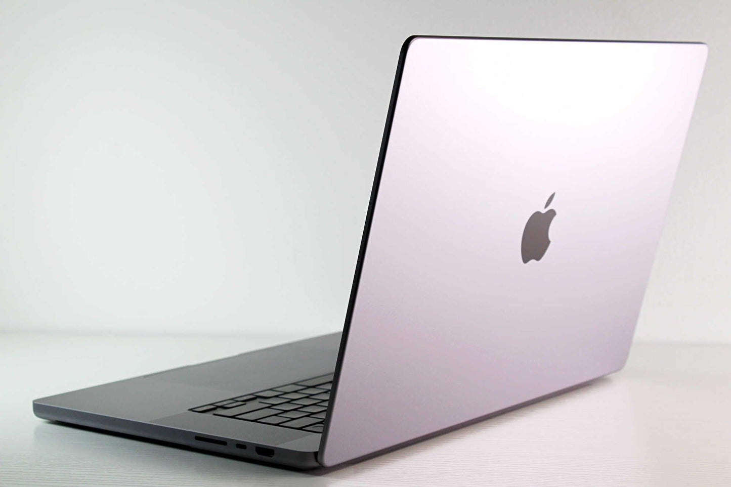 MacBook Pro (2021) 16-inch – Apple M1 Max 10-Core CPU & 32-Core GPU – Space Gray
