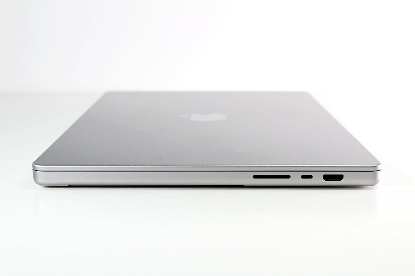 MacBook Pro (2021) 16-inch – Apple M1 Max 10-Core CPU & 32-Core GPU – Space Gray