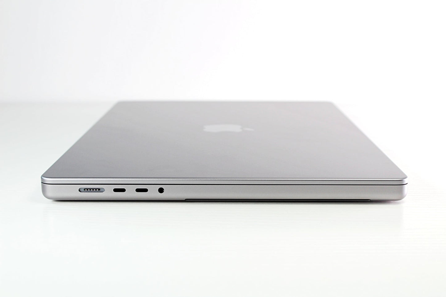 MacBook Pro (2021) 16-inch – Apple M1 Max 24-Core GPU – 64GB RAM 4TB SSD | 4 Cycles