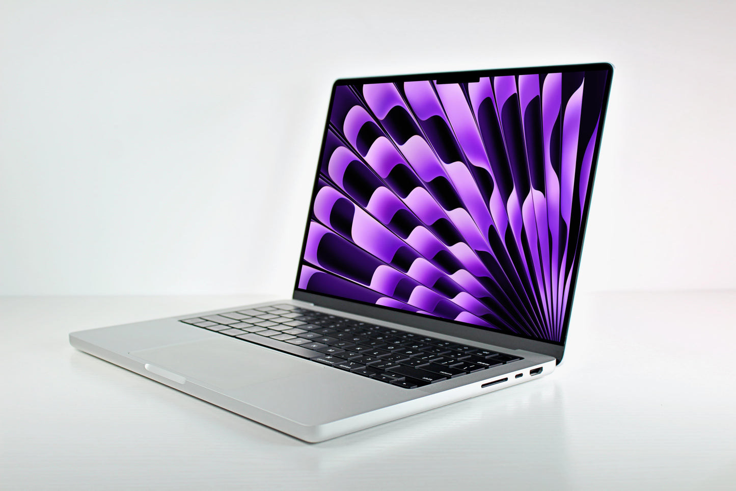 MacBook Pro (2021) 14-inch – Apple M1 Max 10-Core CPU & 32-Core GPU – Silver
