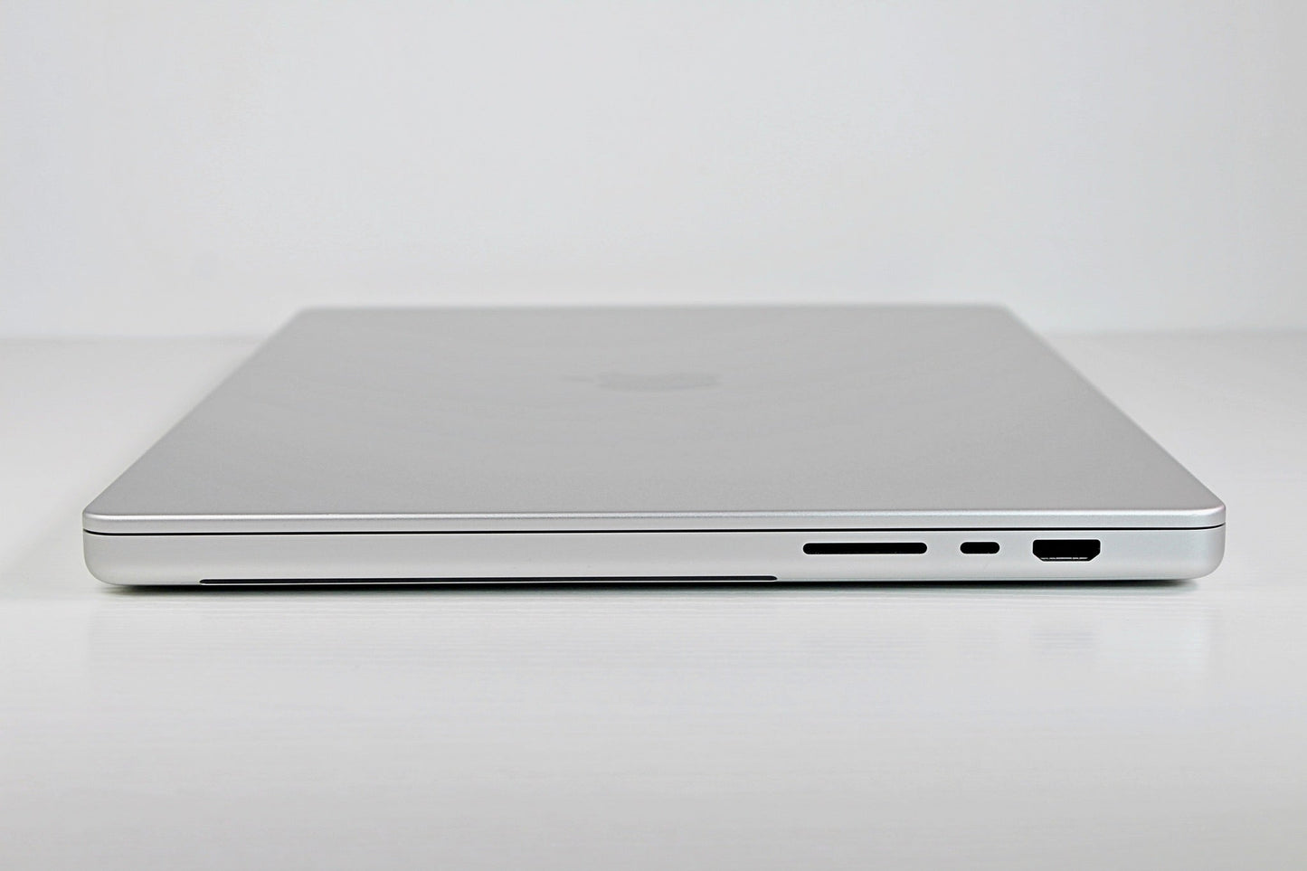 2021 Apple MacBook Pro 16-inch – M1 Max 32-Core GPU 64GB RAM 4TB SSD | Excellent