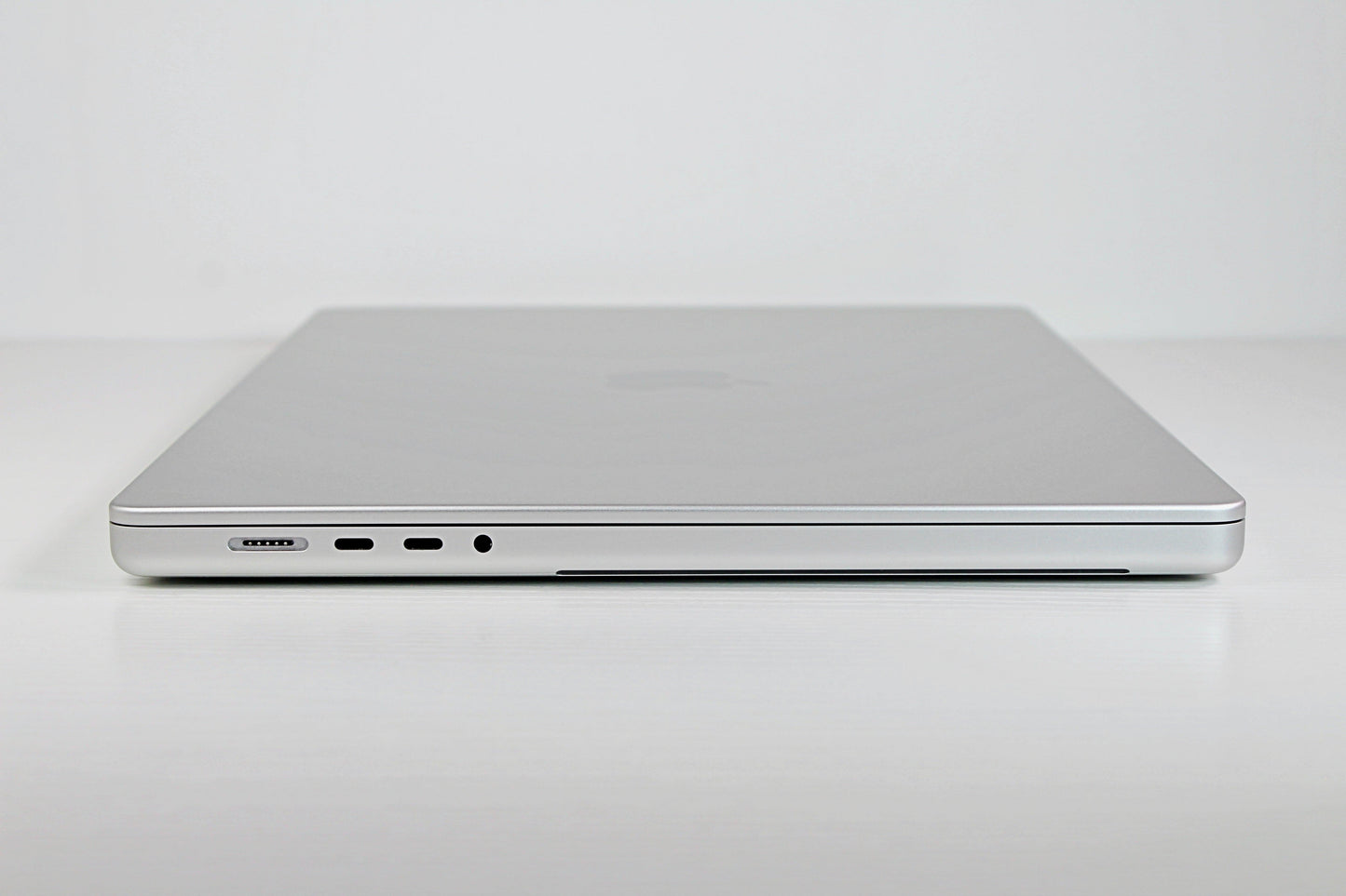 MacBook Pro (2021) 16-inch – Apple M1 Max 10-Core CPU & 32-Core GPU – Silver