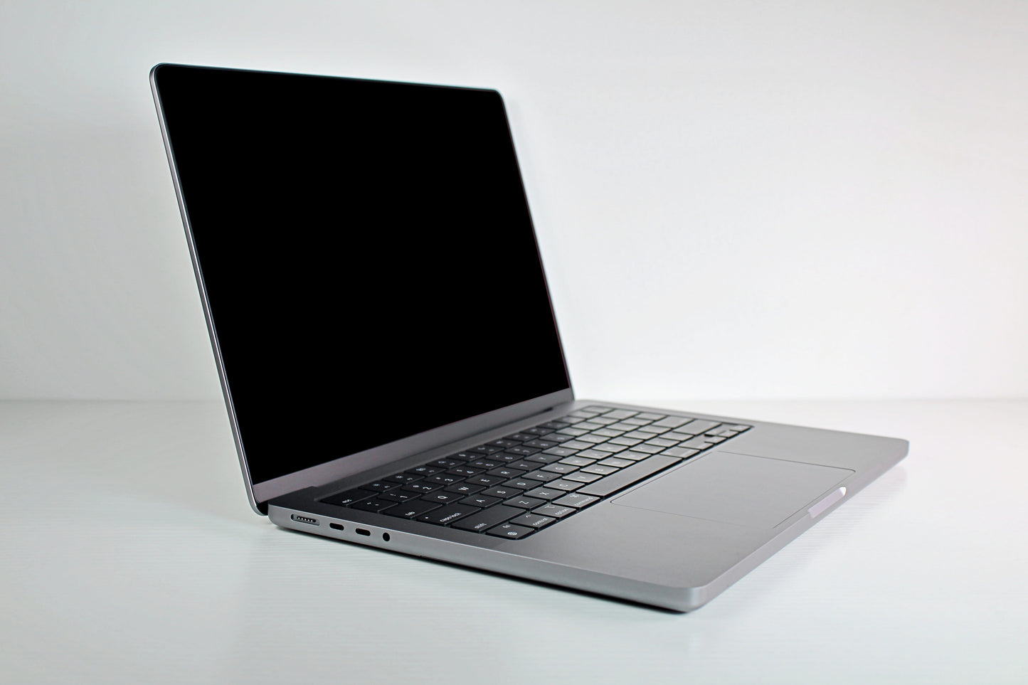 MacBook Pro (2021) 14-inch – M1 Pro 16-Core GPU – 32GB RAM 1TB SSD AC+ | Like New