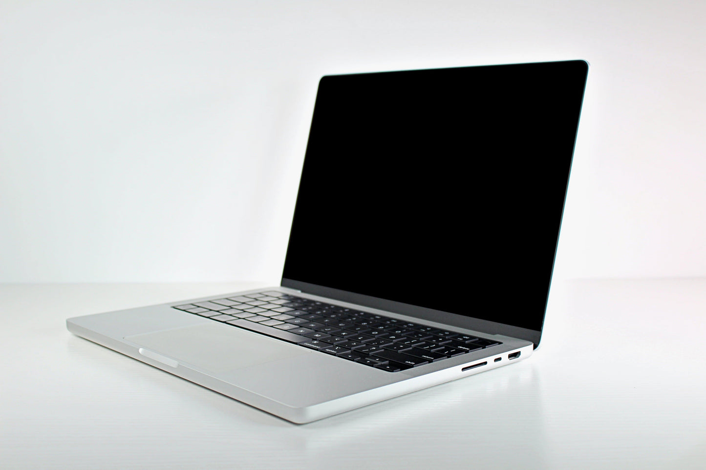 MacBook Pro (2021) 14-inch – Apple M1 Max 10-Core CPU & 32-Core GPU – Silver