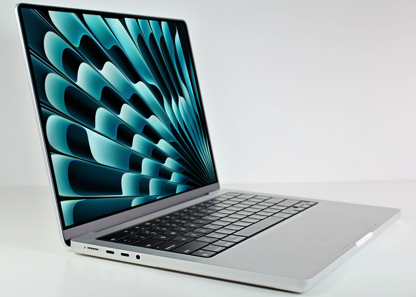 MacBook Pro (2023) 14-inch – Apple M2 Max 12-Core CPU 30-Core GPU – Silver