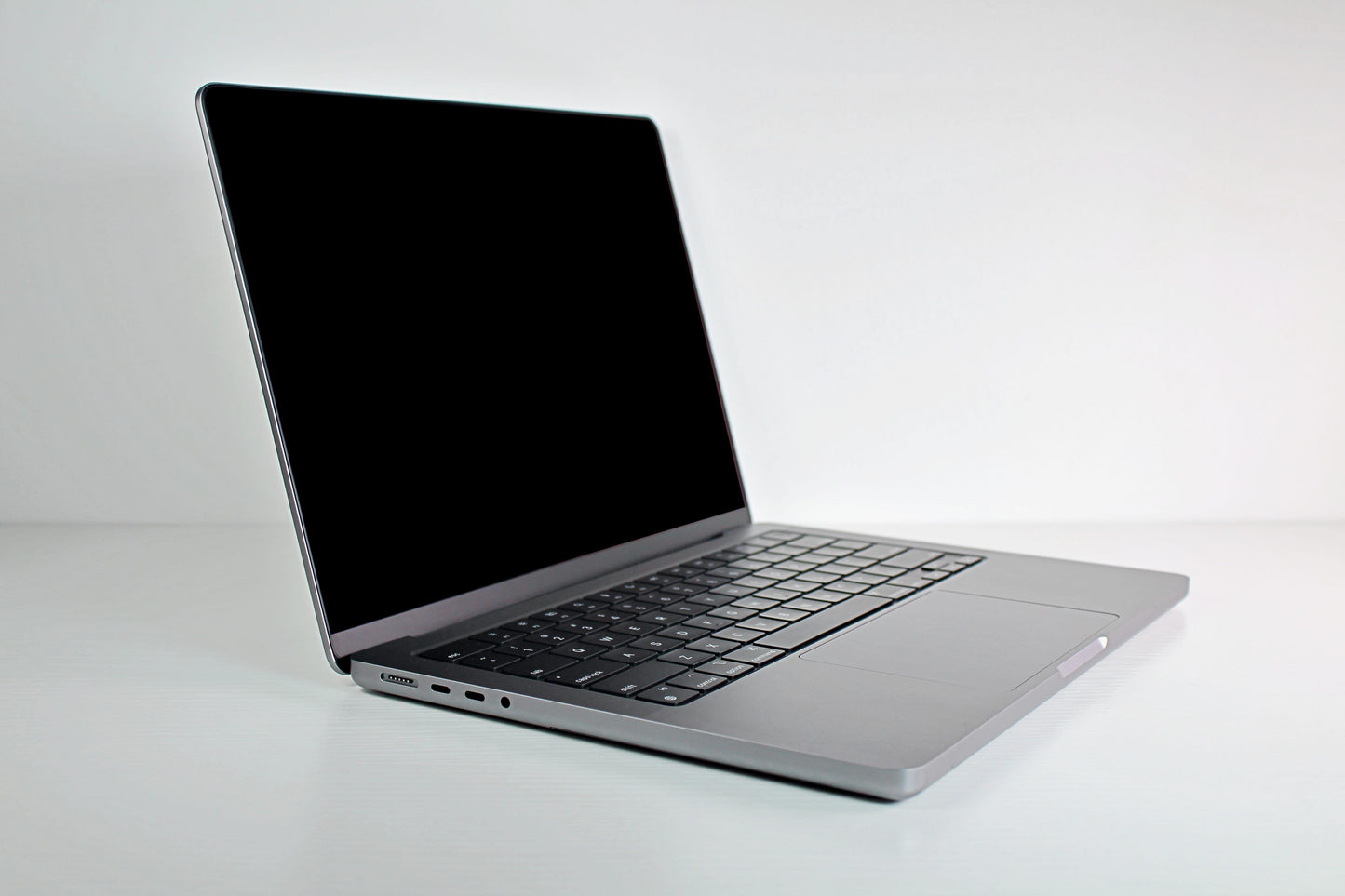 MacBook Pro (2023) 14-inch – Apple M2 Max 12-Core CPU 30-Core GPU – Silver