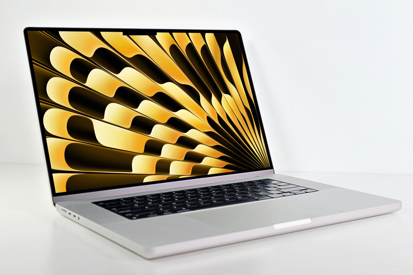MacBook Pro (2023) 16-inch – Apple M2 Max 12-Core CPU 38-Core GPU – Silver