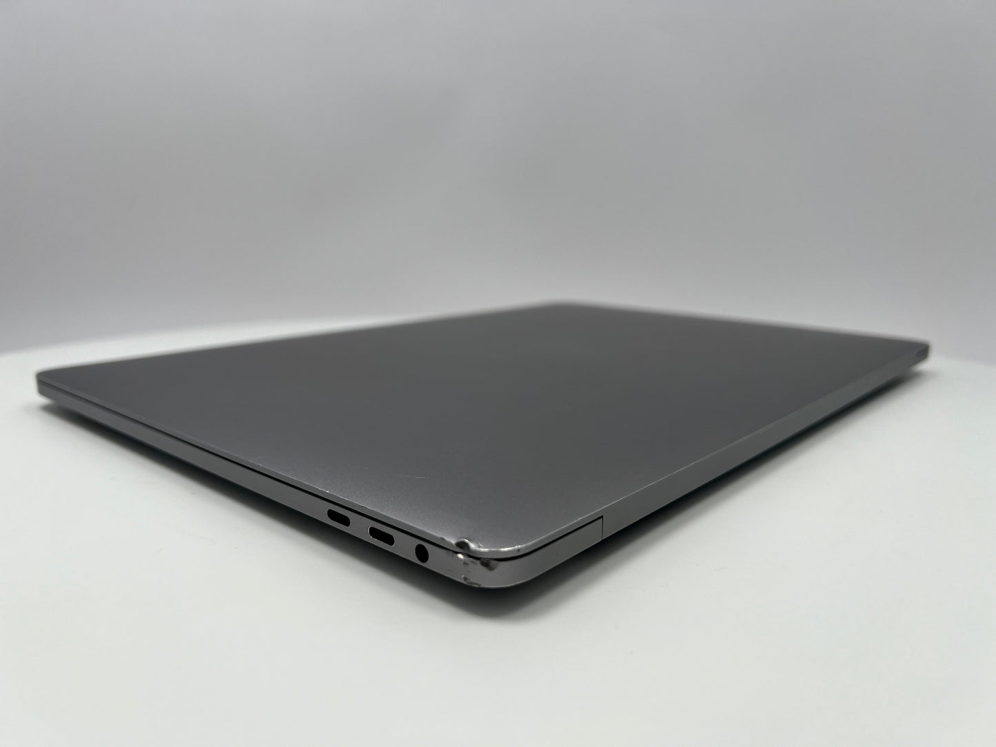 2018 Apple MacBook Pro 15-inch – i7 2.6GHz 16GB RAM 512GB SSD | Radeon Pro 560X