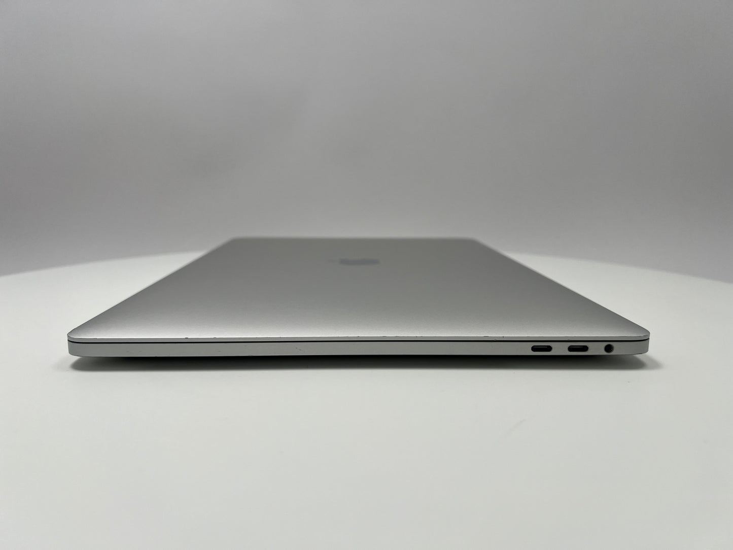 2016 Apple MacBook Pro 15-inch i7 2.9GHz 16GB RAM 512GB SSD | Radeon Pro 460