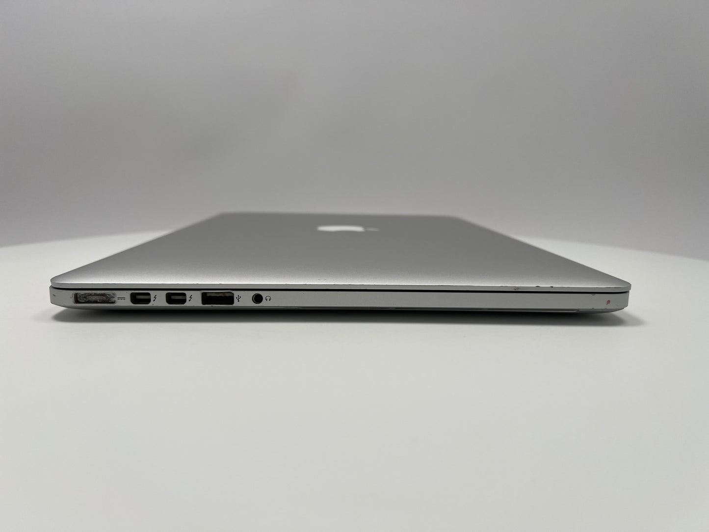 2015 MacBook Pro 15-inch i7 2.8GHz – 16GB RAM 1TB SSD AMD R9 M370X | For Parts Only