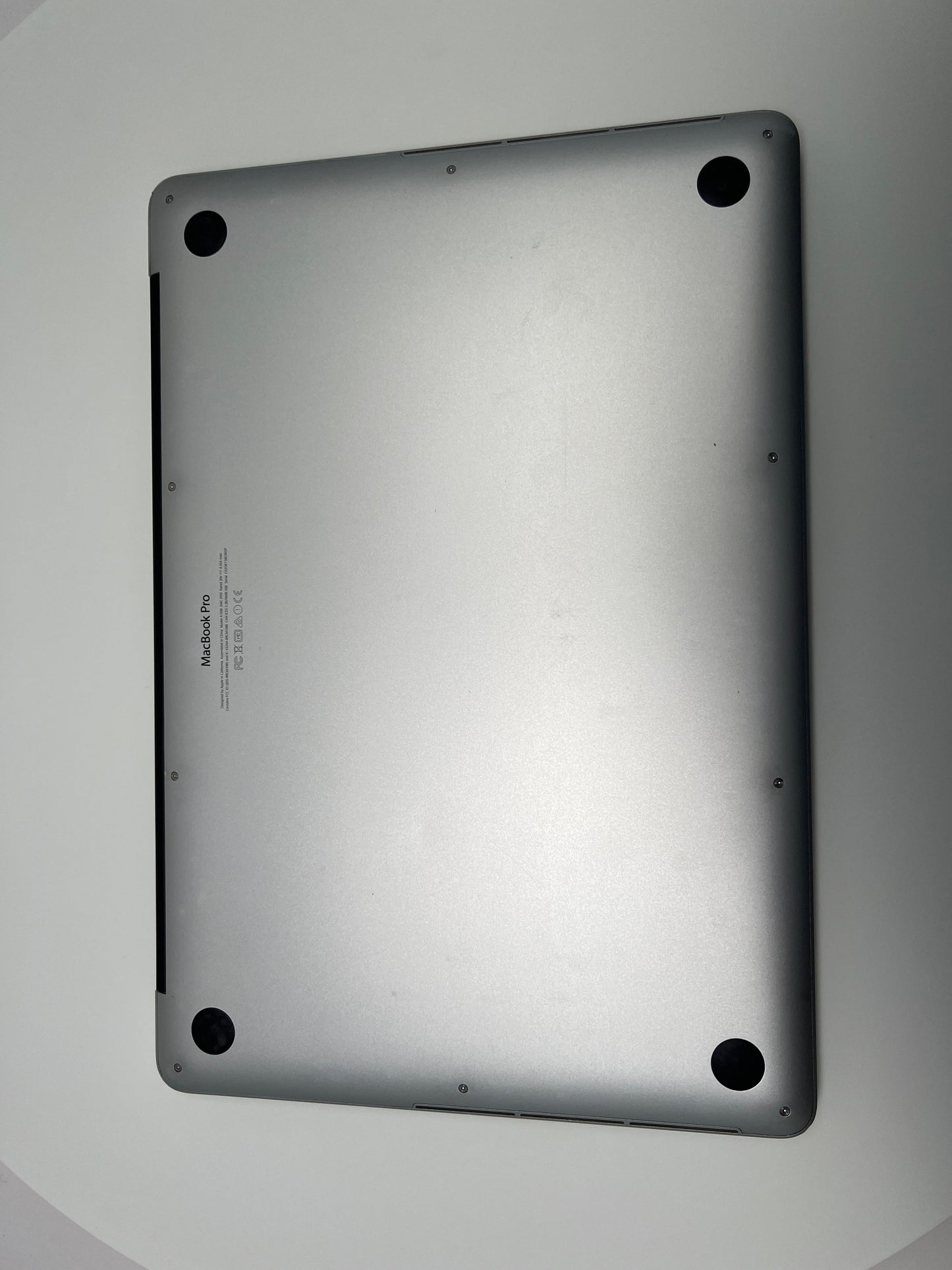 2015 MacBook Pro 15-inch i7 2.8GHz – 16GB RAM 1TB SSD AMD R9 M370X | For Parts Only