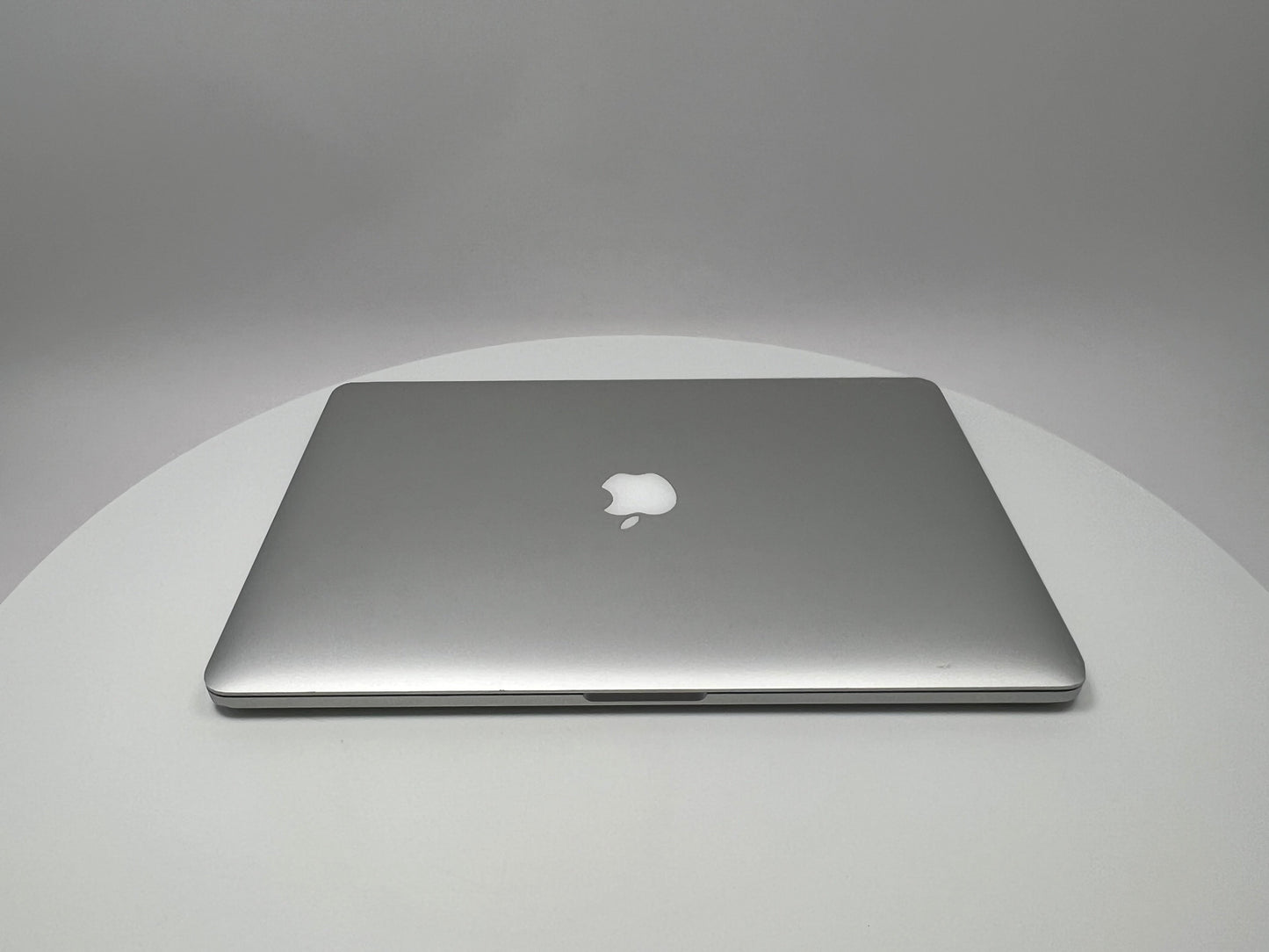 2015 MacBook Pro 15-inch i7 2.8GHz – 16GB RAM 1TB SSD AMD R9 M370X | Silver