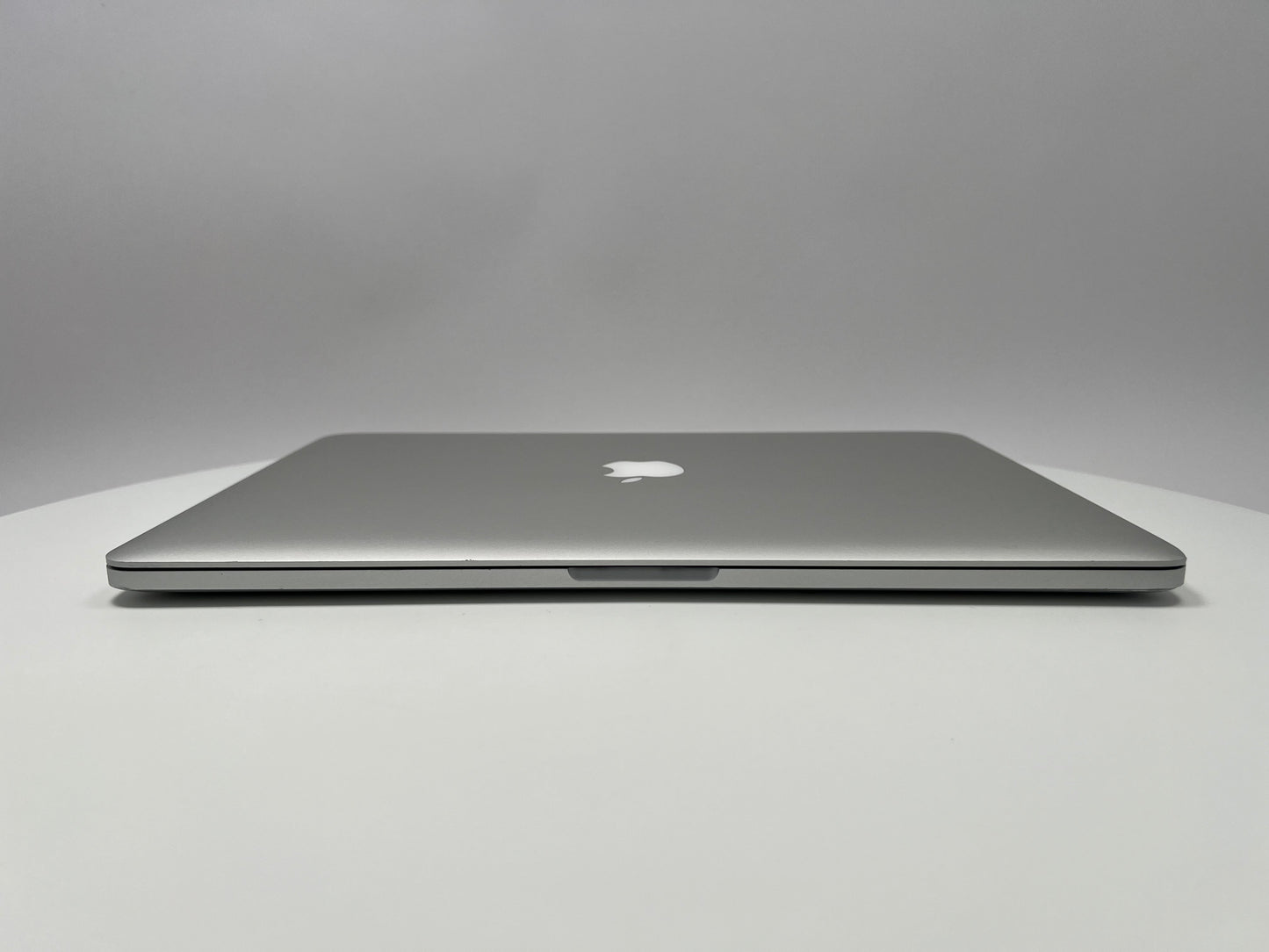 2015 MacBook Pro 15-inch i7 2.8GHz – 16GB RAM 1TB SSD AMD R9 M370X | Silver