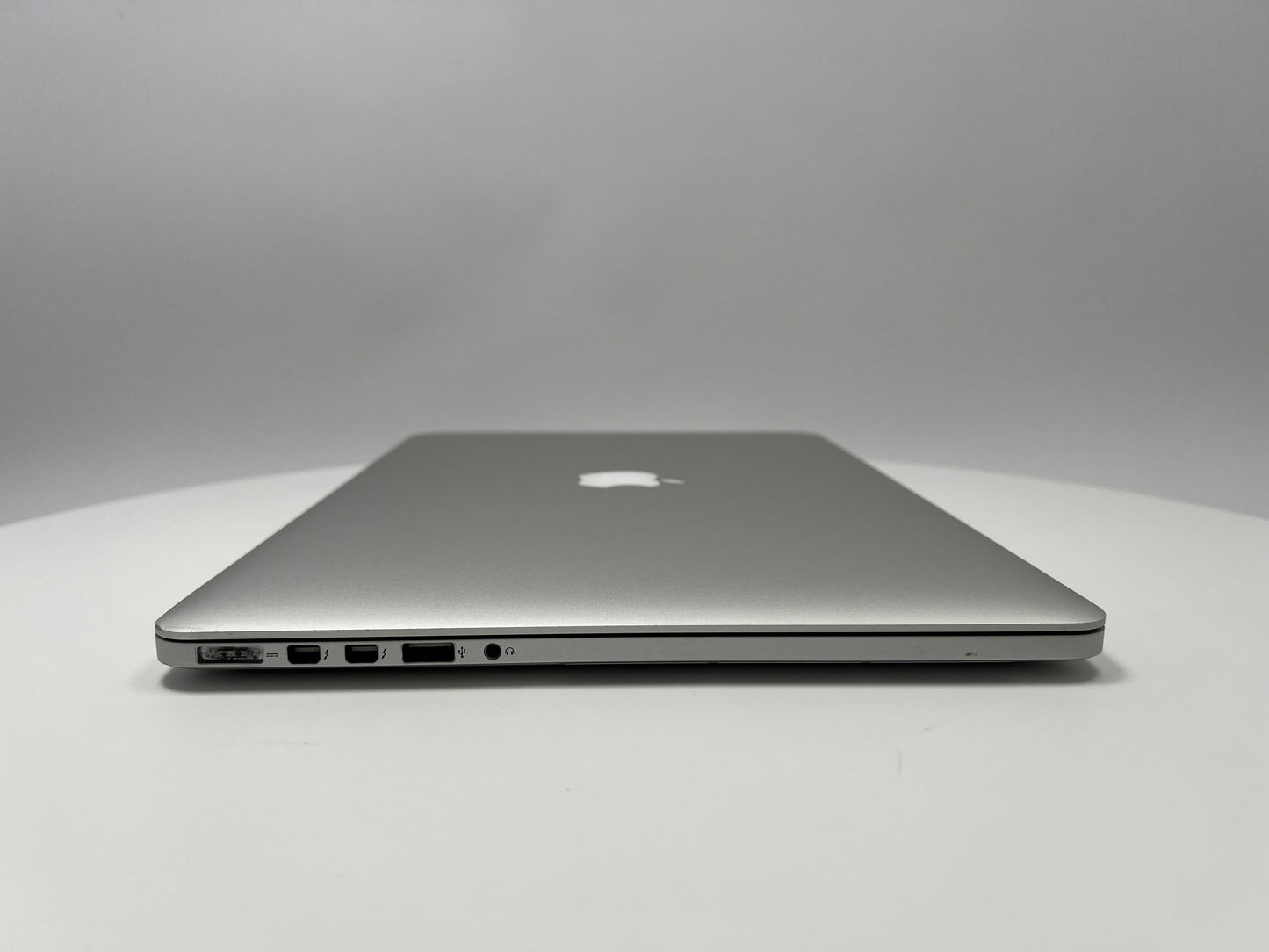 2015 MacBook Pro 15-inch i7 2.8GHz – 16GB RAM 1TB SSD AMD R9 M370X | Silver