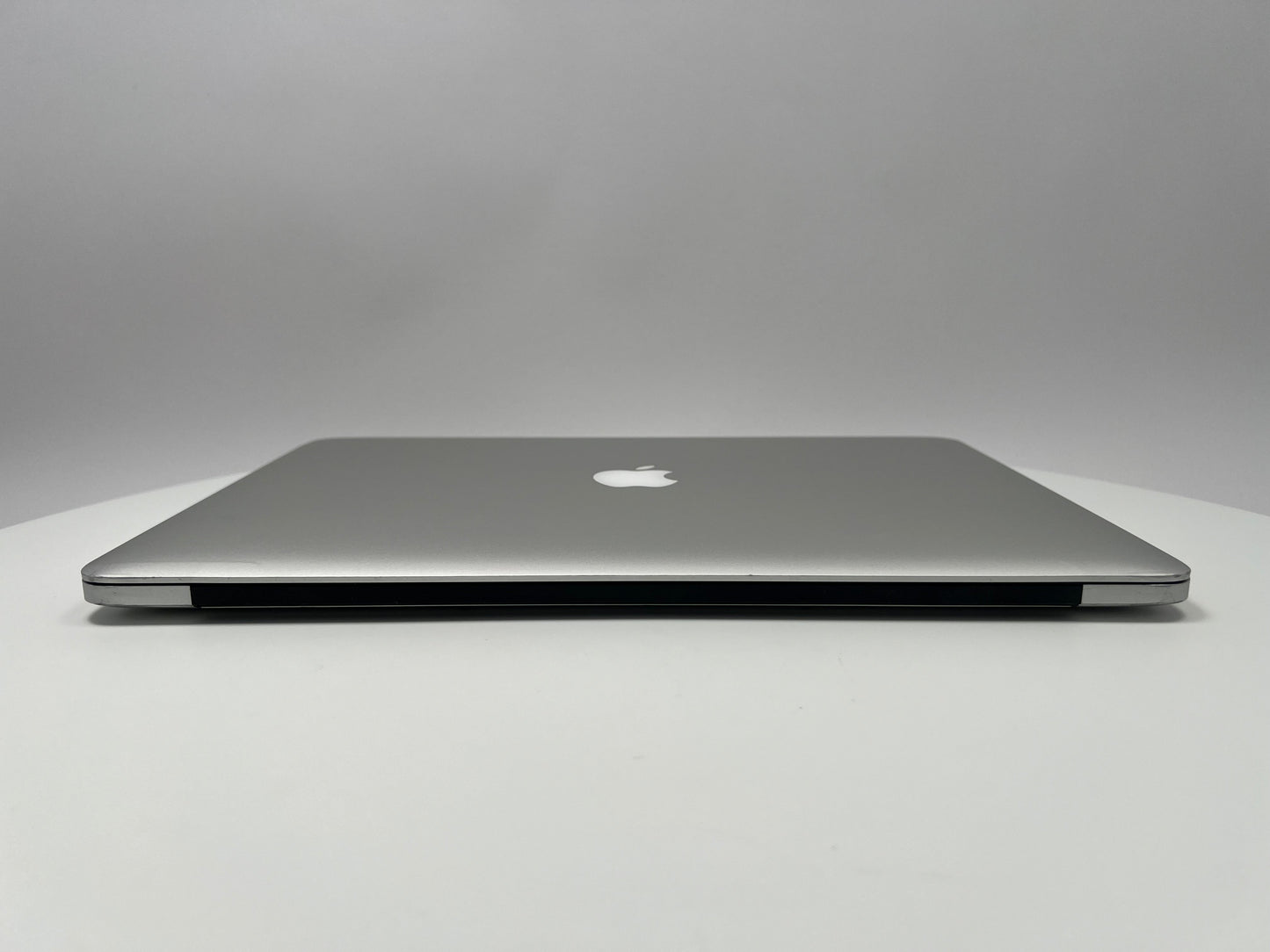 2015 MacBook Pro 15-inch i7 2.8GHz – 16GB RAM 1TB SSD AMD R9 M370X | Silver