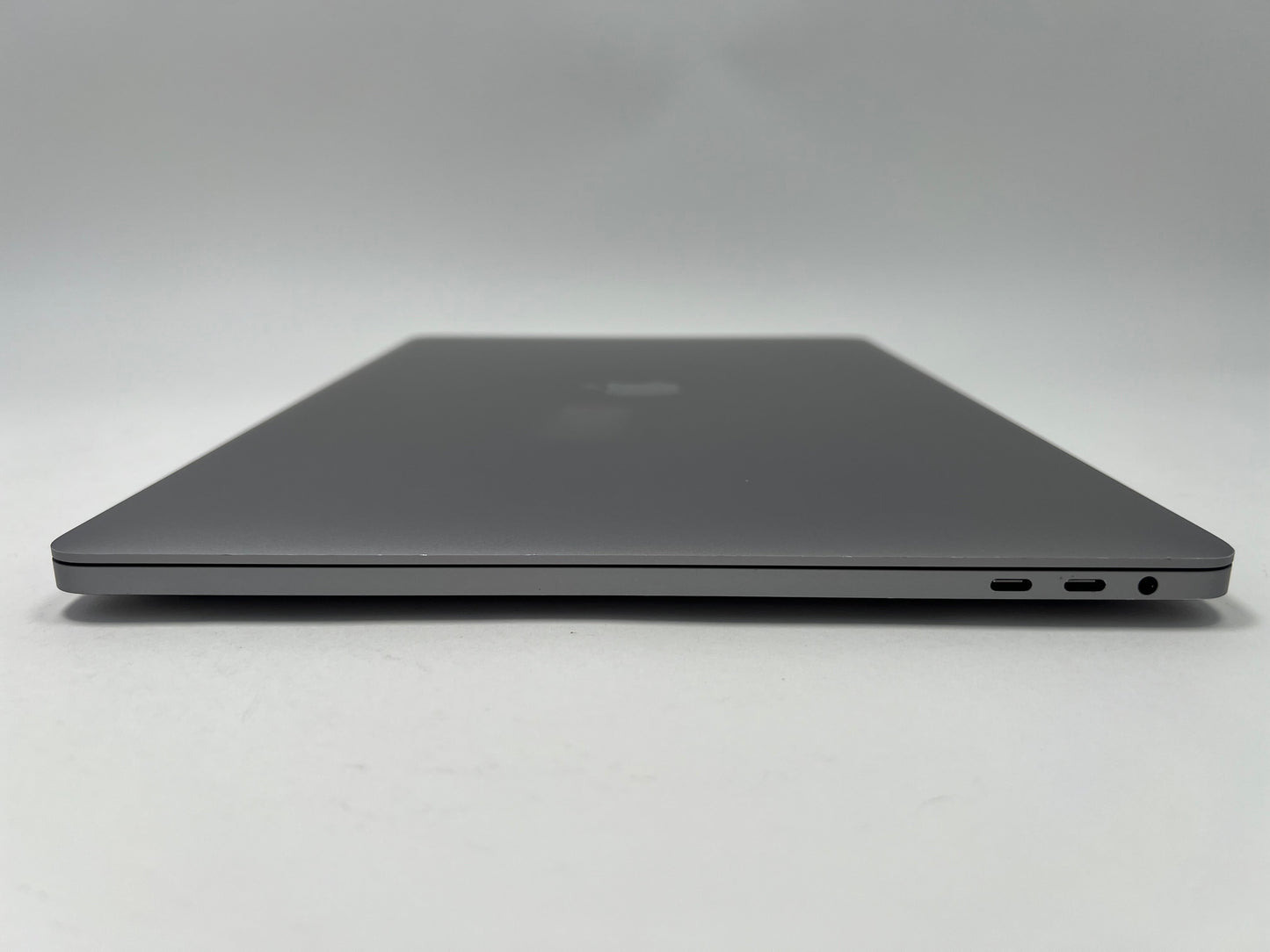 2019 Apple MacBook Pro 16-inch – i9 2.4GHz 32GB RAM 2TB SSD 5500M 8GB | French Keyboard