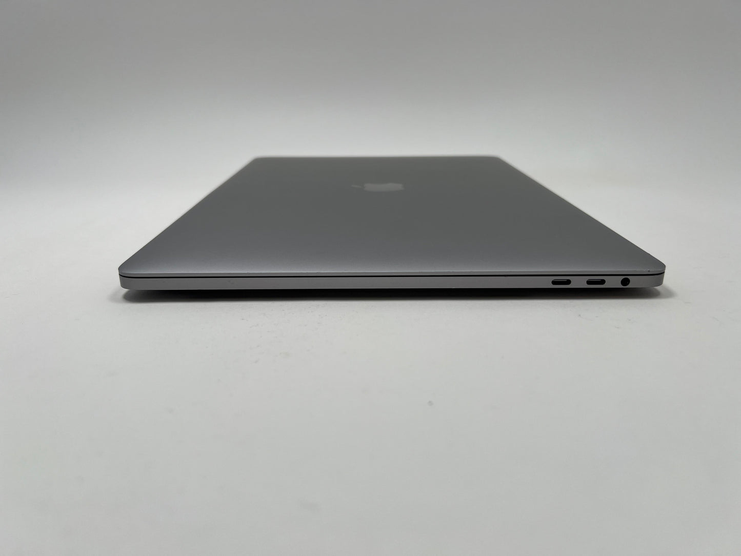 MacBook Pro (2017) 15-inch – Intel Core i7 3.1GHz – 16GB RAM 1TB SSD – Radeon Pro 560