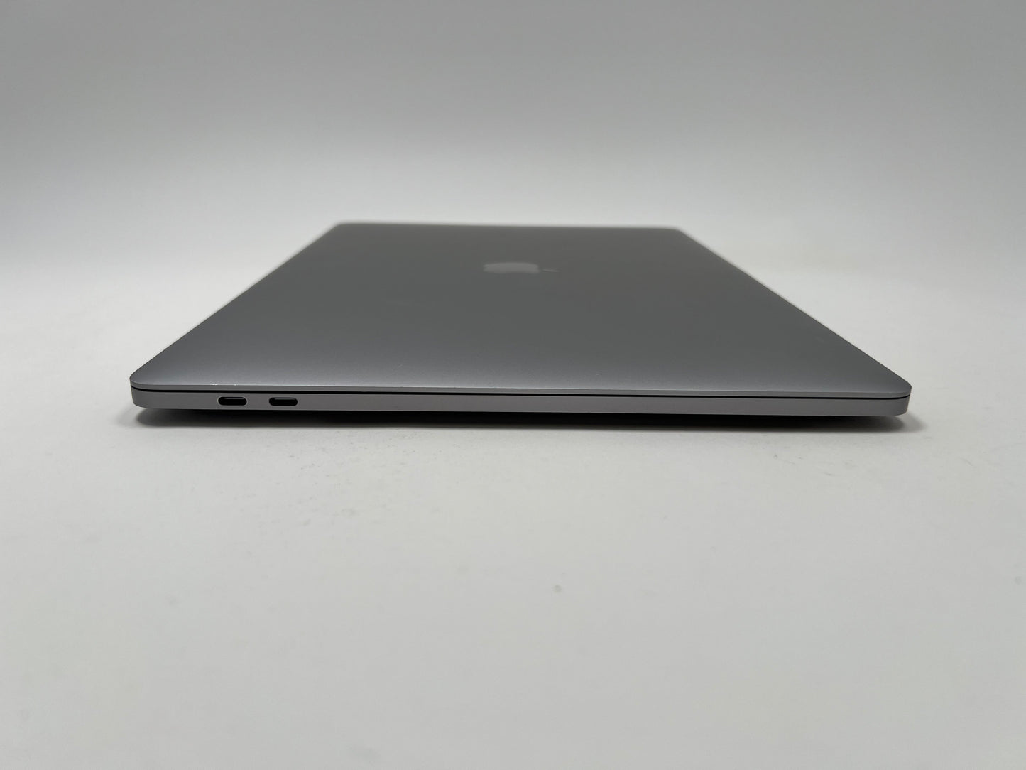 MacBook Pro (2017) 15-inch – Intel Core i7 3.1GHz – 16GB RAM 1TB SSD – Radeon Pro 560