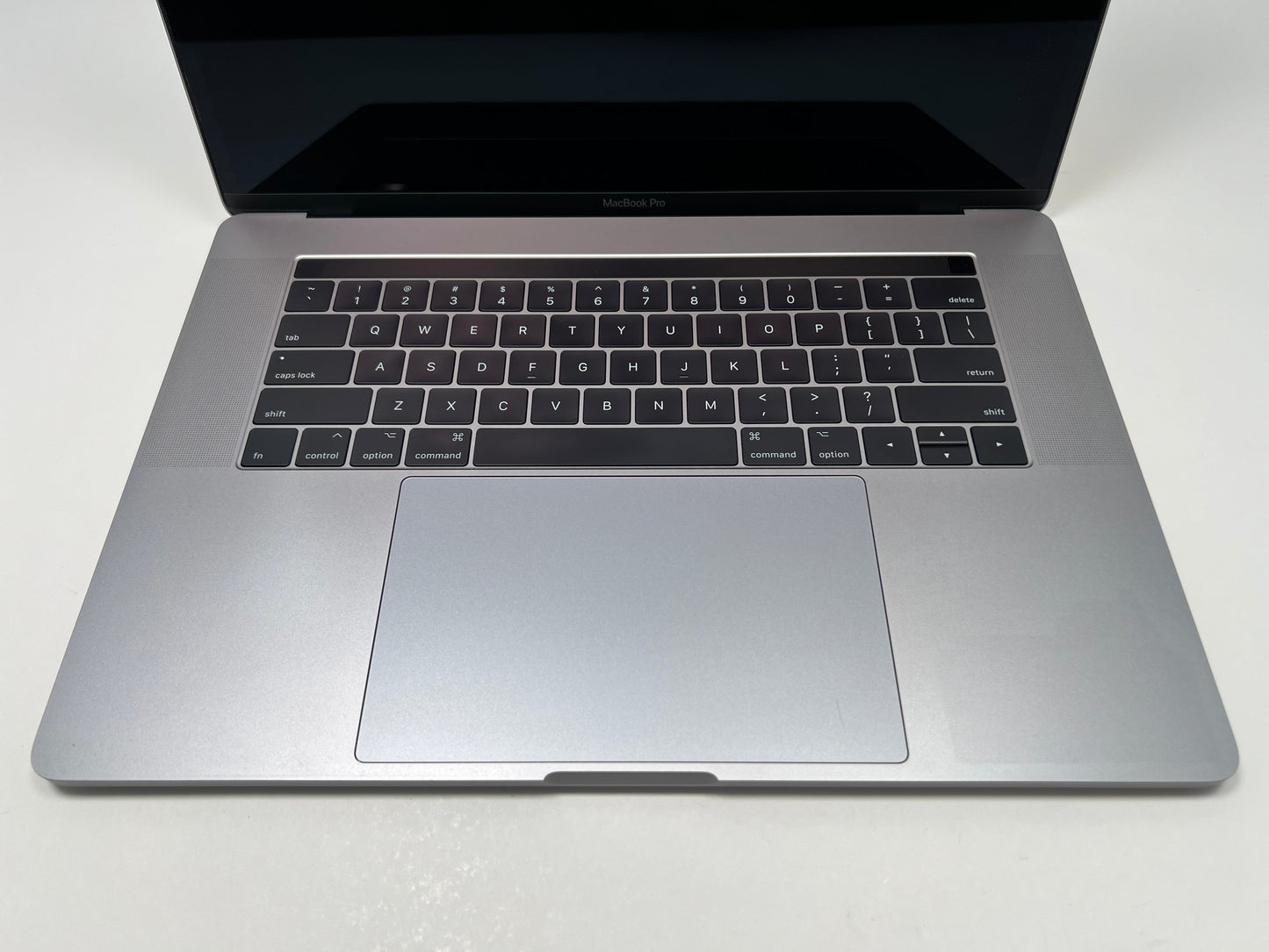 MacBook Pro (2017) 15-inch – Intel Core i7 3.1GHz – 16GB RAM 1TB SSD – Radeon Pro 560