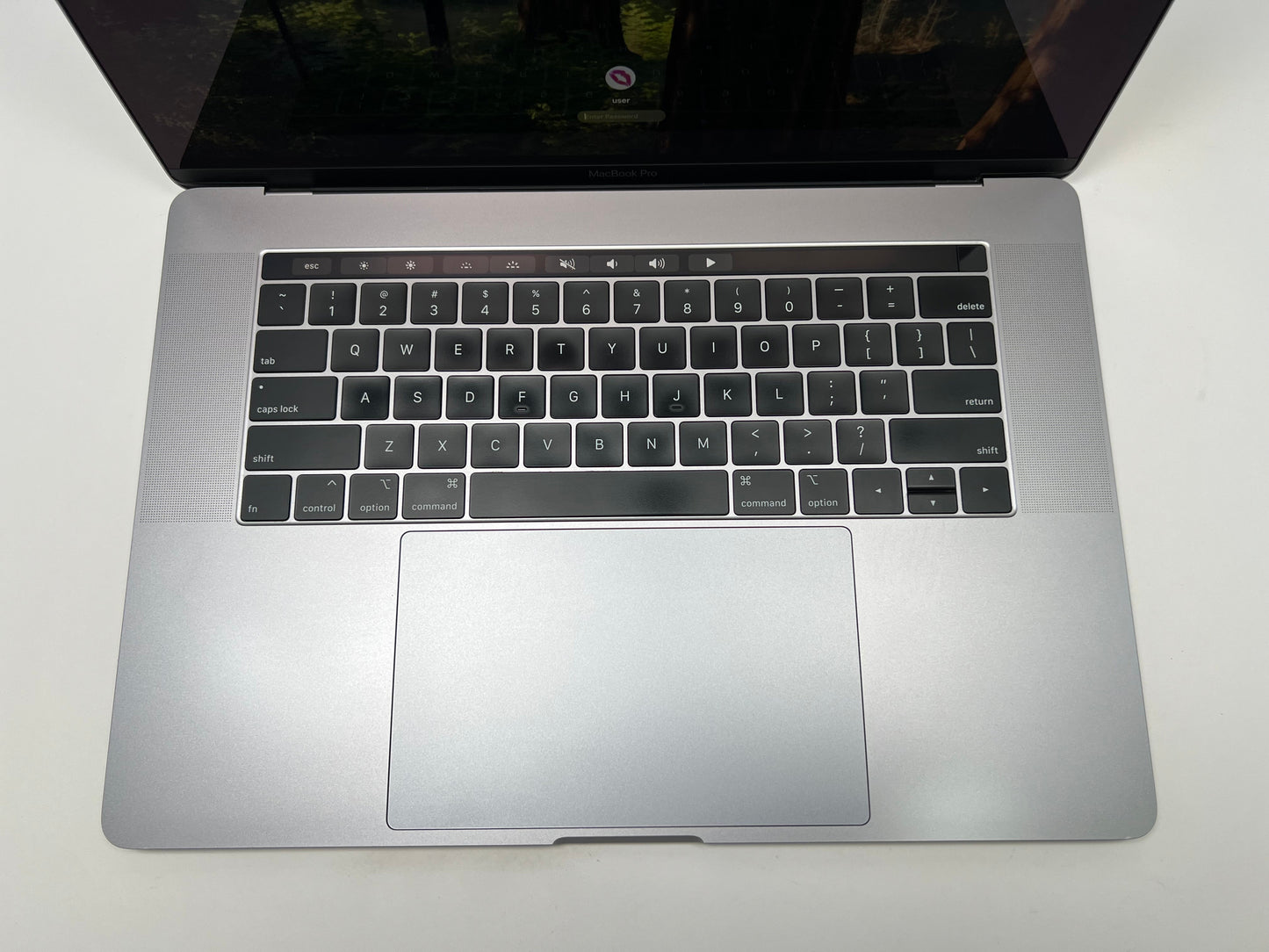 MacBook Pro (2018) 15-inch – Intel Core i7 2.6GHz – 32GB RAM 1TB SSD • Radeon Pro 560X