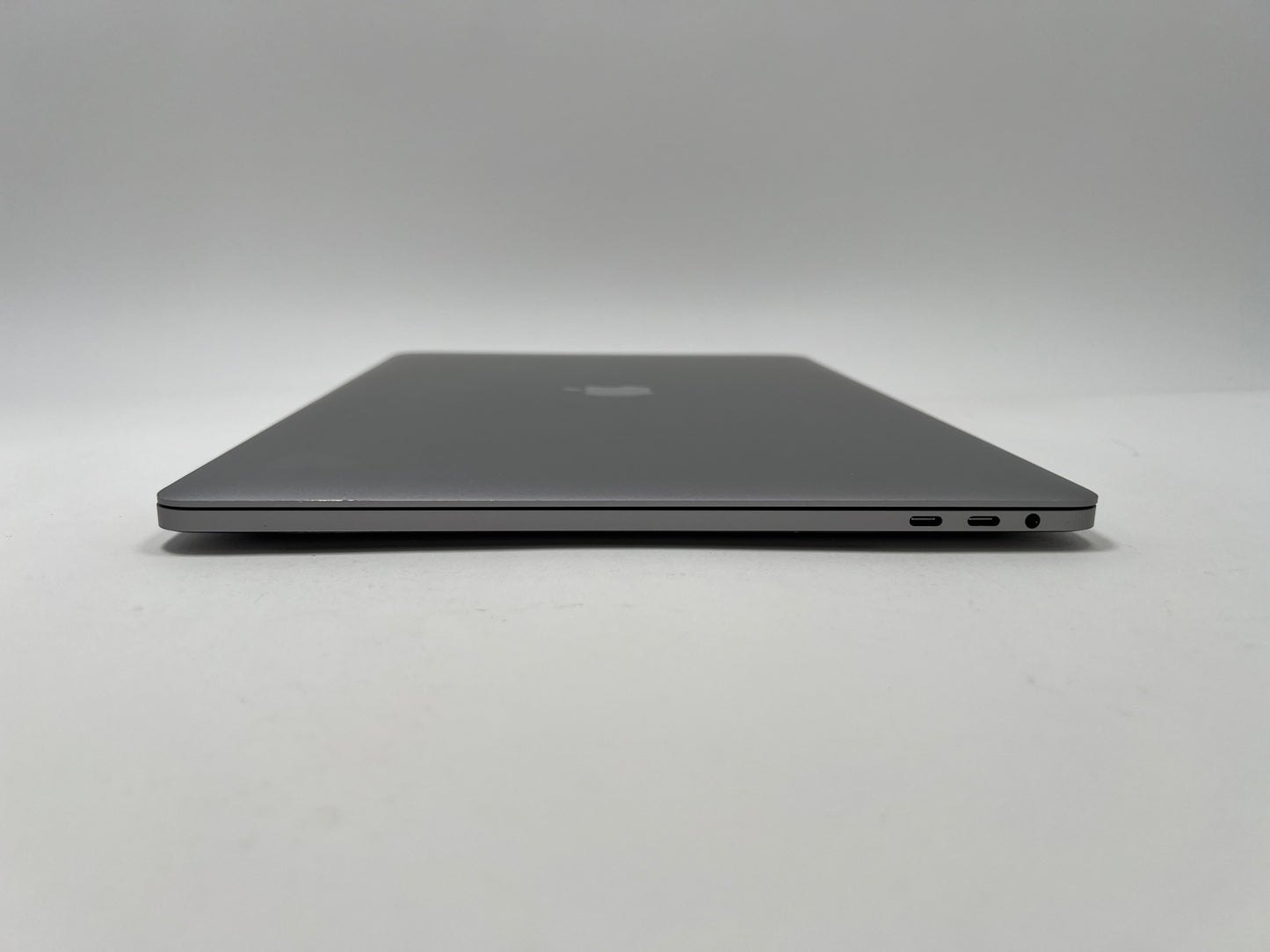 MacBook Pro (2018) 15-inch – Intel Core i7 2.6GHz – 32GB RAM 1TB SSD • Radeon Pro 560X