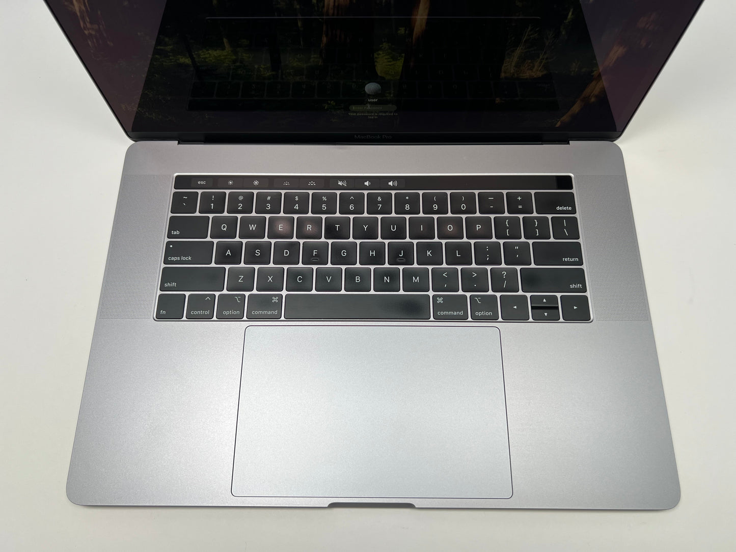 MacBook Pro (2018) 15-inch – Intel Core i7 2.6GHz – 32GB RAM 1TB SSD • Radeon Pro 560X