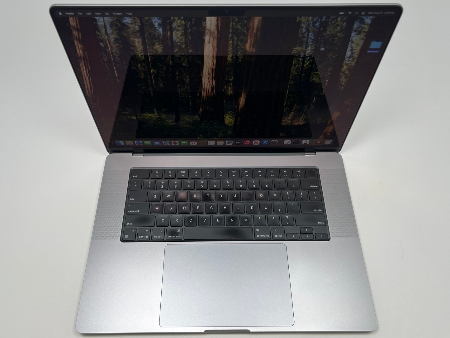 MacBook Pro (2021) 16-inch – M1 Pro 16-Core GPU – 32GB RAM 512GB SSD