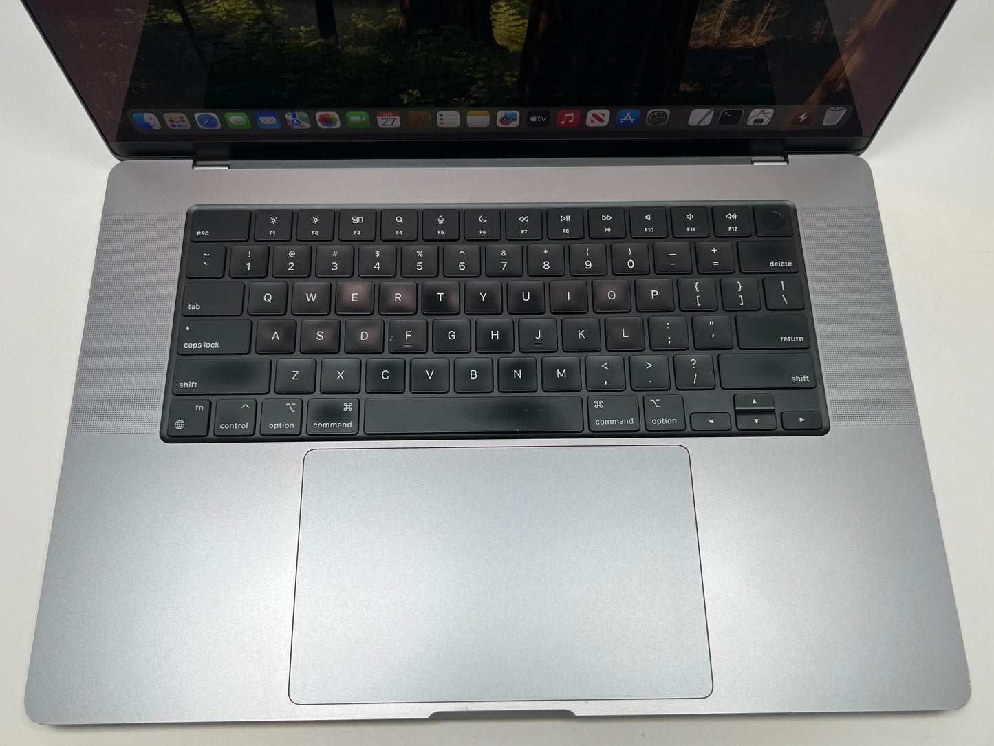 MacBook Pro (2021) 16-inch – M1 Pro 16-Core GPU – 32GB RAM 512GB SSD