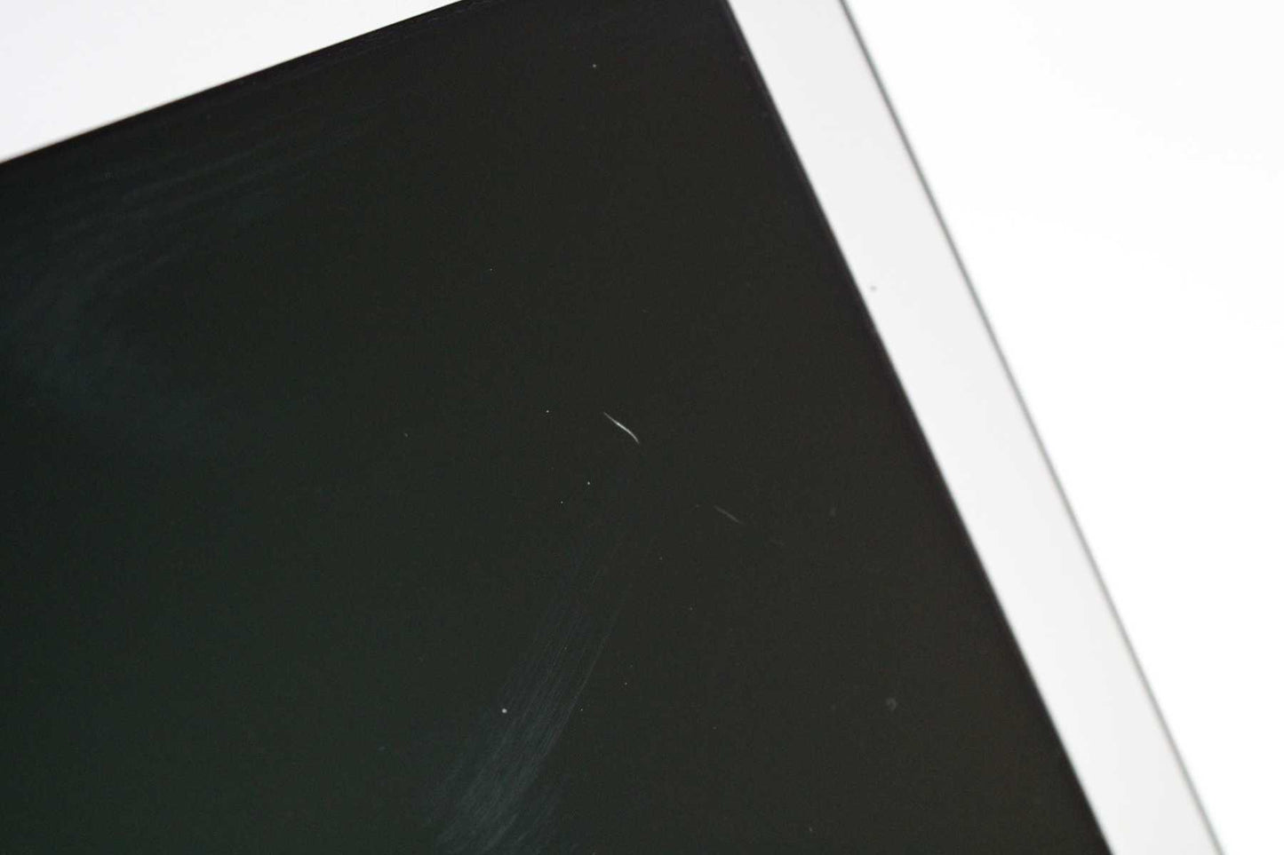 Apple MacBook Air 13-inch 2015 1.6GHz Core i5 4GB SSD (Wear & Tear Special)