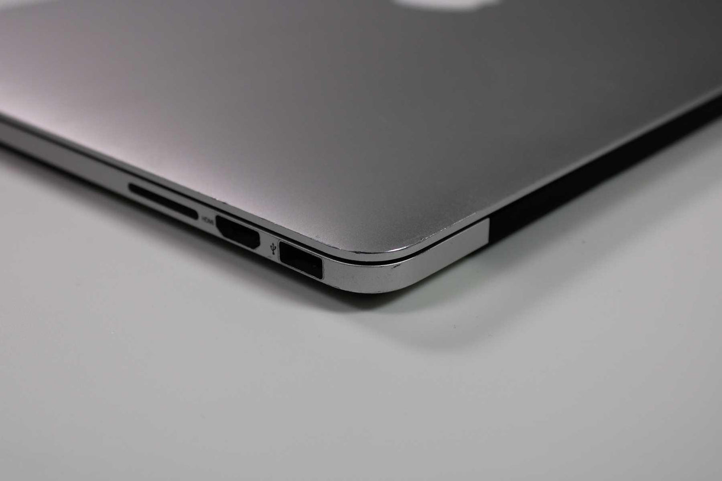Apple MacBook Pro 15-inch 2013 2.6GHz Core i7 16GB RAM Dual GPU (Wear & Tear Special)