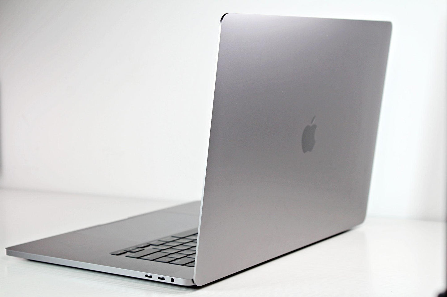 MacBook Pro (2019) 16-inch - 2.4GHz i9 - 5500M - Up to 64GB RAM 8TB SSD Silver (Configurable)