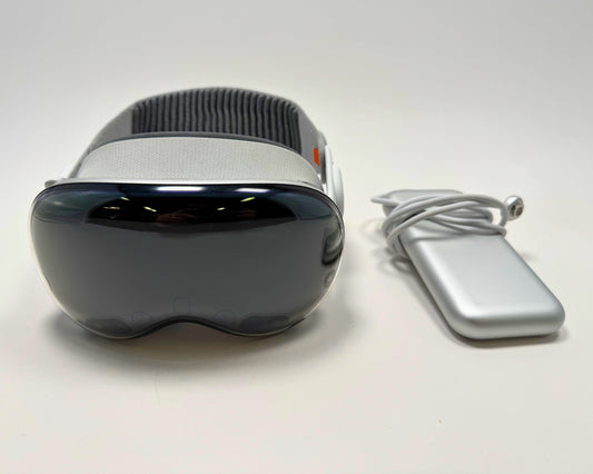 Apple Vision Pro (2024) – M2 8-Core CPU & 10-Core GPU – 16GB RAM 1TB Storage • Travel Case